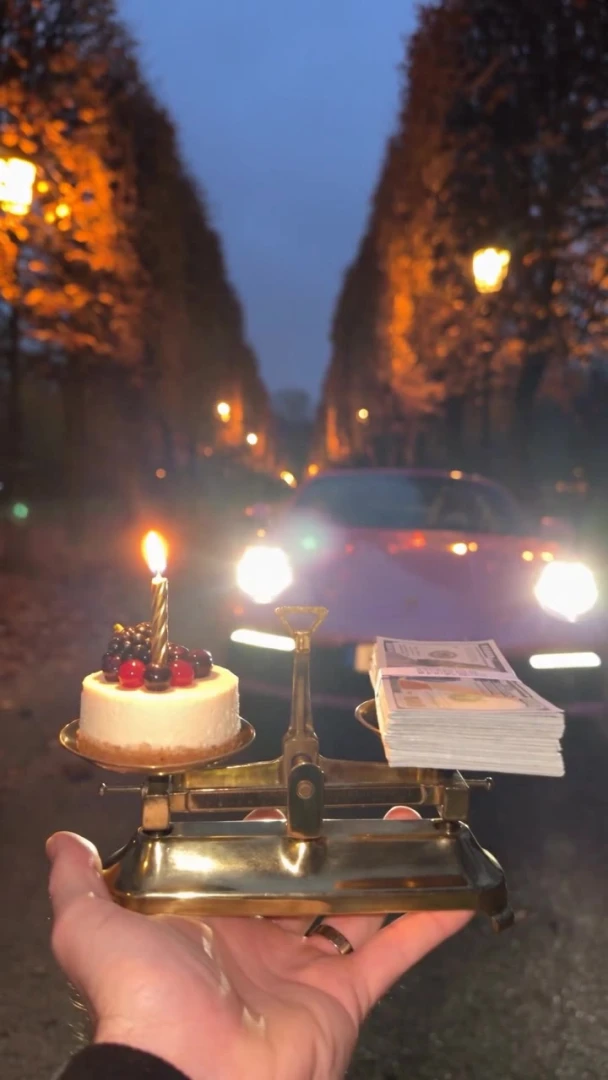Реалистичная съёмка от первого лица, кинематографичный стиль. Главная героиня - девушка с загруженного фото, сохранить её лицо и черты полностью без изменений. …